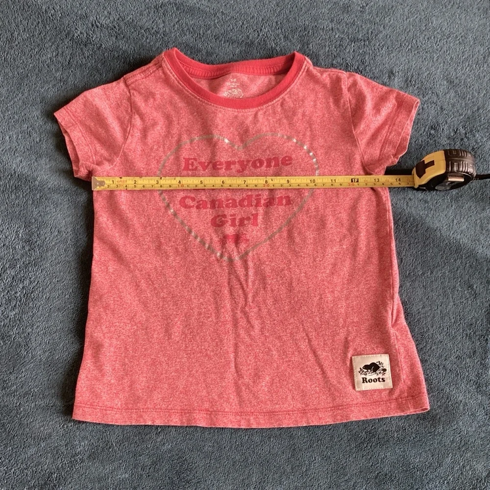 Roots Kids everyone loves a Canadian girl Graphic Tee size S, 5-6 years